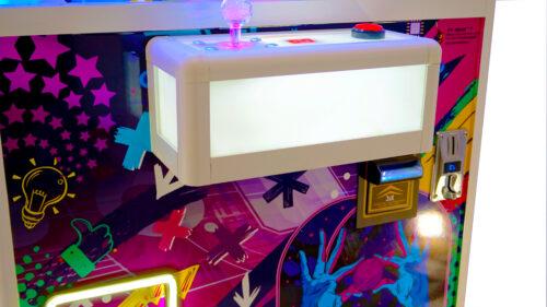 Автомат с игрушками Кра-Няшка белый Стильный светящийся